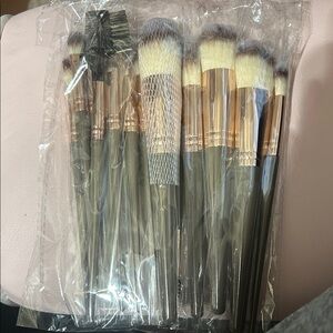 Makeup Brush Set of 15 with Gold Accents